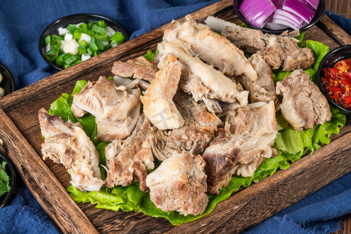 Juicy Hand-Grasped Lamb: A Flavorful Northwest Chinese Delicacy